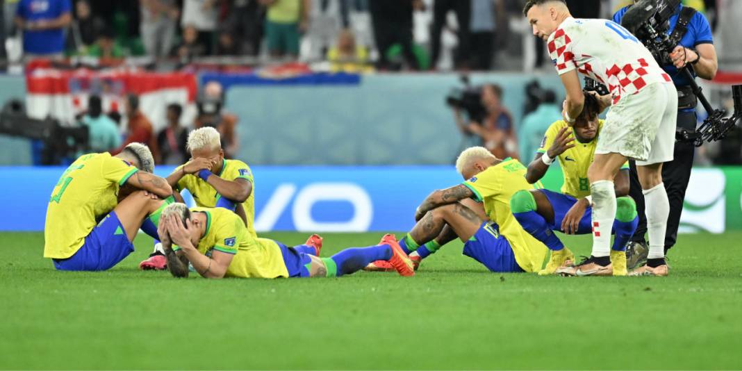 Brezilya kaybetti, Neymar gözyaşlarına boğuldu 5